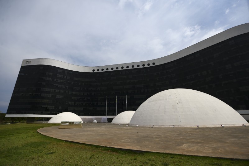 TSE concede a Lula 24 direitos de resposta contra Bolsonaro