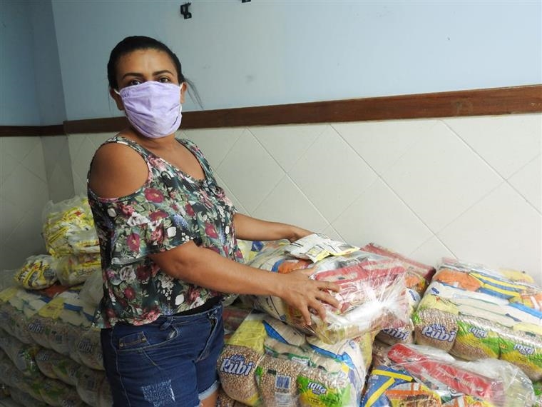 Prefeitura inicia entrega da 5ª remessa de cestas à alunos da rede