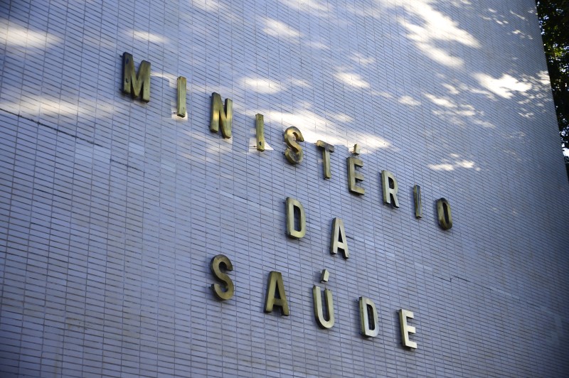 Brasil registra 1,8 mil casos confirmados de covid-19 em 24 horas