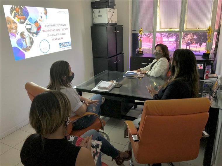 Ação Social e Senai discutem geração de cursos qualificantes