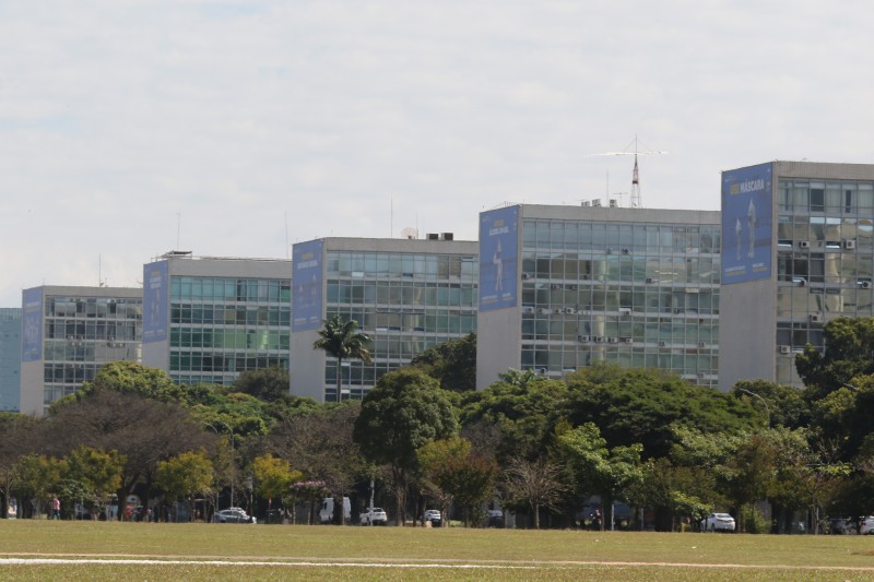 Diário Oficial publica decretos com exonerações de ministros