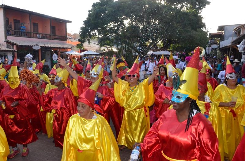 Carnaval de Praia do Forte e de Imbassaí terá blocos, bandas e caretas