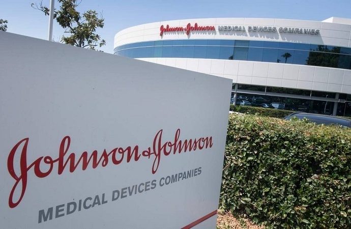 Johnson & Johnson’s suspende testes de vacina contra Covid-19 após doença de participante