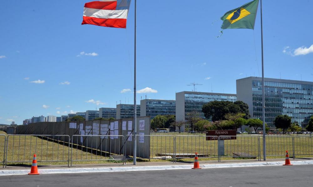 Trânsito na Esplanada será bloqueado a meia-noite desta quarta-feira para chegada de Bolsonaro