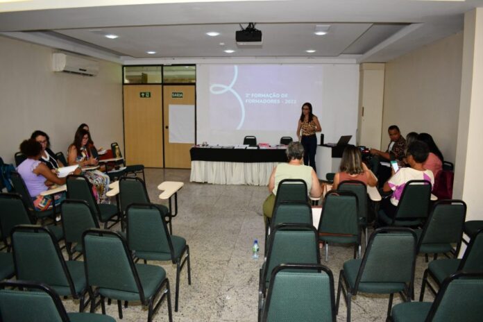Profissionais da educação participam da II Formação para Formadores do programa Educar pra Valer