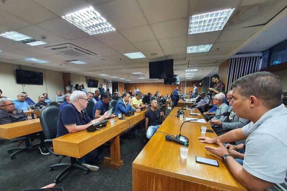 Servidores da segurança pública suspendem ocupação da AL-BA