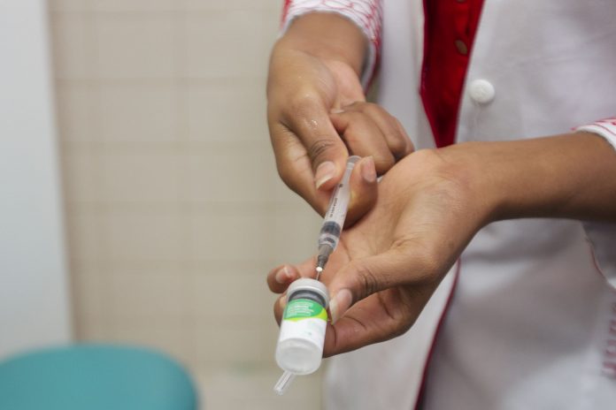 Desinformação pode fazer pessoas rejeitarem vacinas contra covid-19