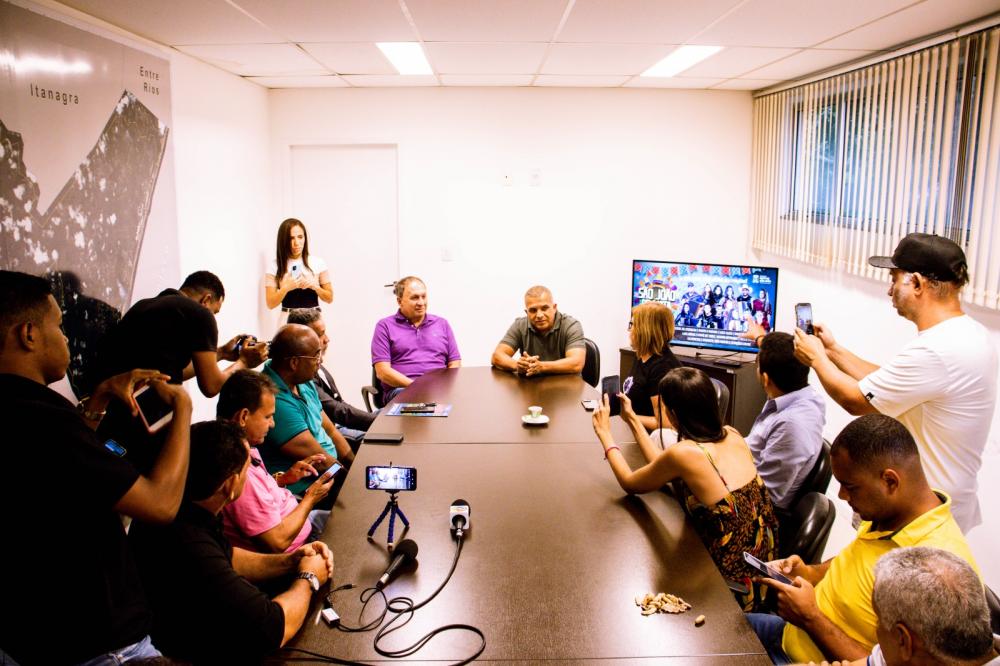 Em coletiva de imprensa, prefeito e vice de Mata , anunciam atrações da festa de São João