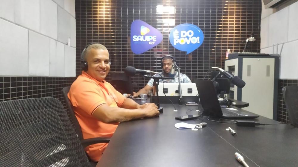 Vice-prefeito eleito de Mata de São João é entrevistado em programa de rádio