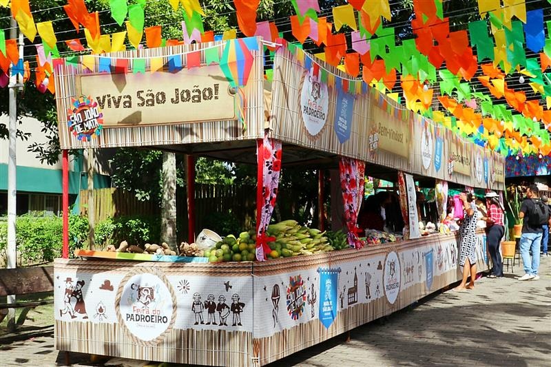 Feira do Padroeiro inicia os trabalhos com muita música e diversão