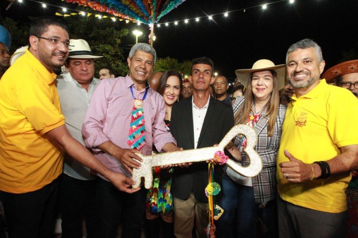 Governador participa dos festejos de São João na cidade de Irecê