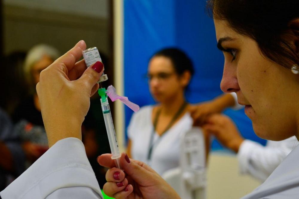 Reino Unido alerta que pessoas com histórico de reação alérgica 'significativa' não devem tomar vacina contra Covid-19