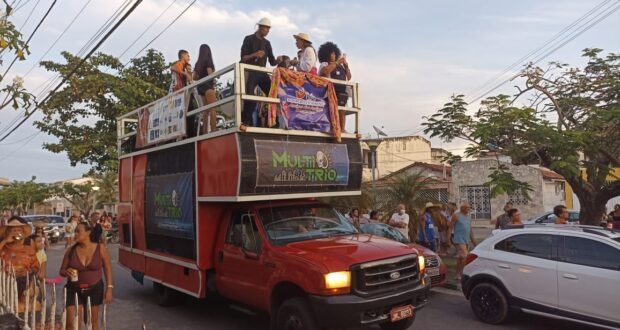 Bloco Junino” Arrastinho amigos das antigas”, arrastou muita gente neste fim de tarde de 24