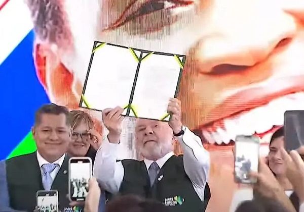 Lula sanciona lei que retoma o programa Mais Médicos