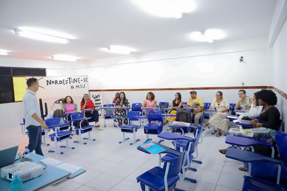 Encontro promovido pelo Programa Educar Para Valer capacita formadores de professores em Mata de São João