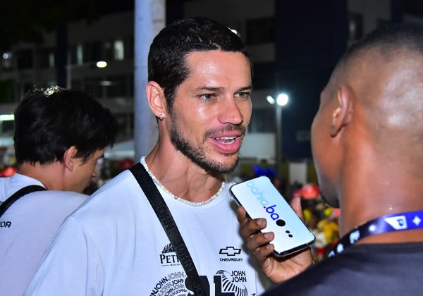 José Loreto se pronuncia após acusação de que teria dado em cima de Eslovênia: mal-entendido