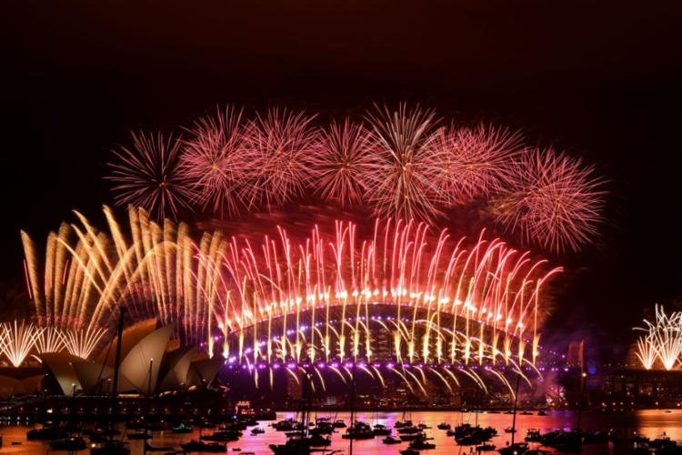 Austrália e Nova Zelândia comemoram o Réveillon com céu iluminado por fogos