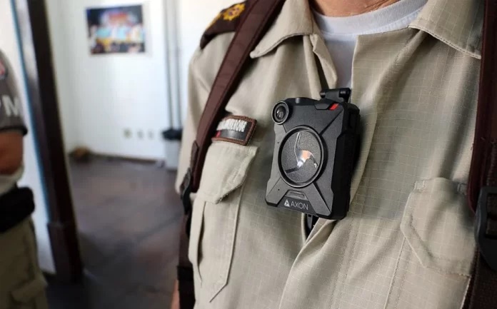 Testes de câmeras em fardas de policiais devem começar em 10 dias, prevê Jerônimo
