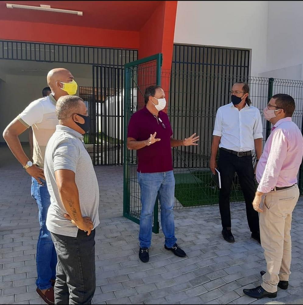 João Gualberto visita obras