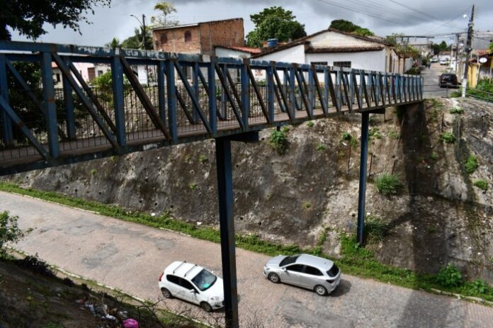 Passarela da rua do Alto do Corte ficará interditada para obras de recuperação
