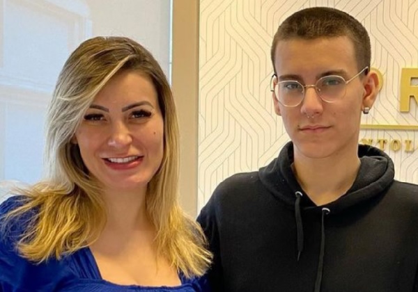 Filho de Urach diz que quando ela estava na igreja era chata e na prostituição está leve