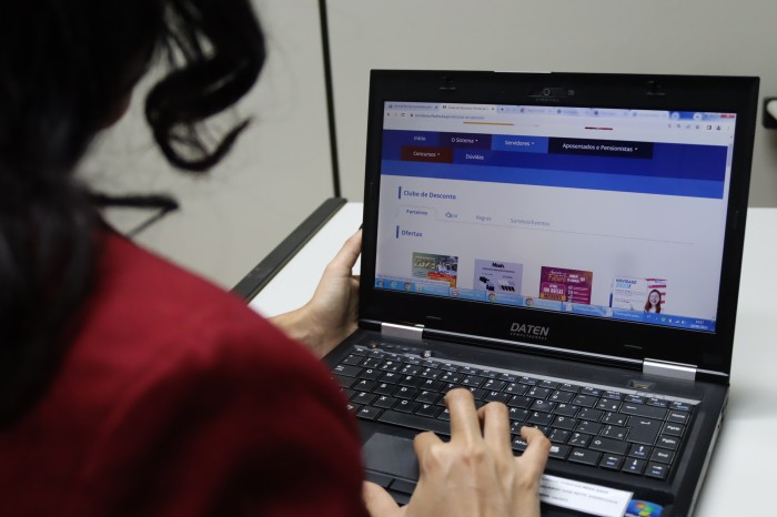 Farmácias Pague Menos e Extrafarma promovem serviços de saúde gratuitos para servidores