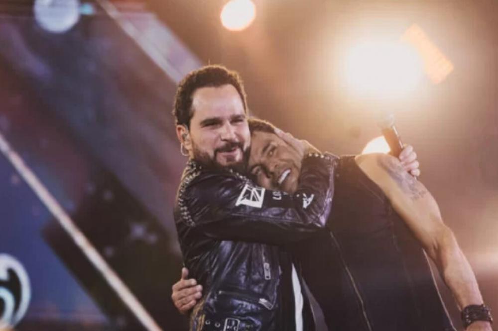 Zezé di Camargo ironiza críticas à sua voz