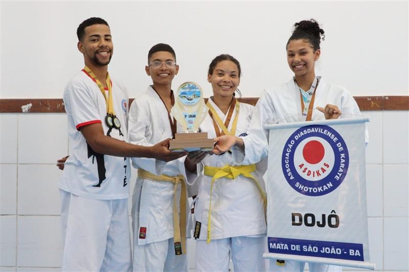 Alunos de Mata de São João foram medalhistas em campeonato de Karatê