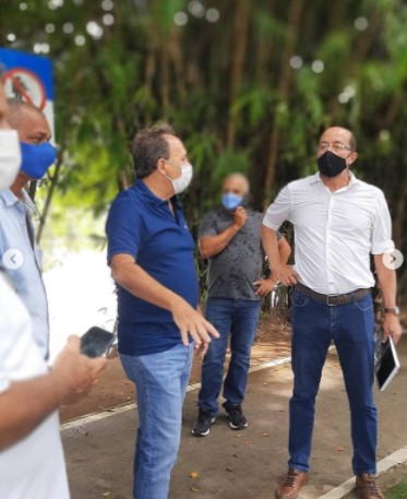 Prefeito, Vice e Secretário de Obras visitam obras no litoral