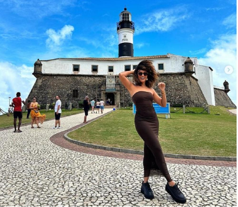 Sheron Menezes grava clipe e passeia em pontos turísticos de Salvador, confira