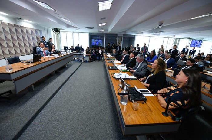 CPMI: subordinada a Anderson Torres não comparece; policial agredida é ouvida