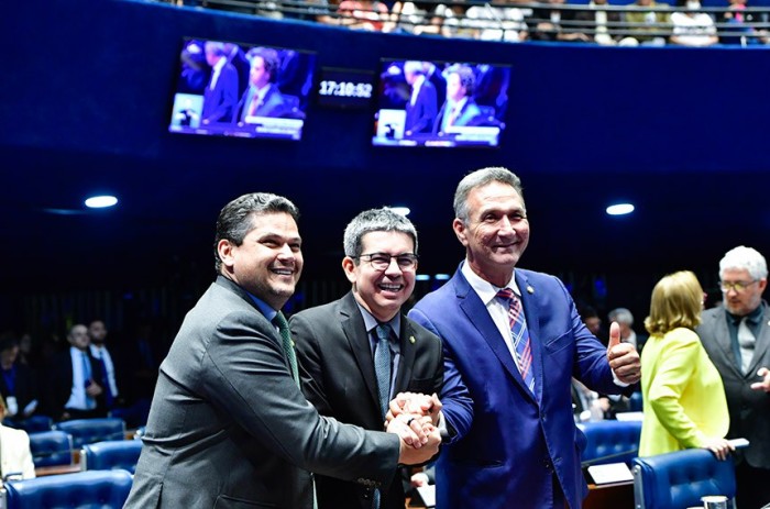 PEC que equipara reintegração de servidores de ex-territórios vai à Câmara