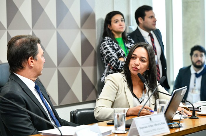 Após adiar depoimento de Braga Netto, CPMI ouve assessor de Bolsonaro nesta terça