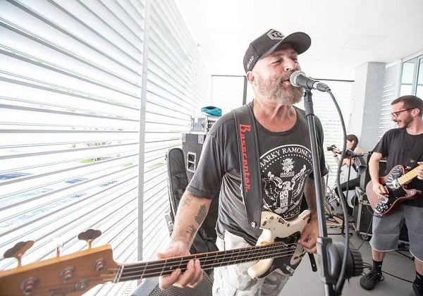 Hospital retira sedação do músico Mingau, do Ultraje a Rigor