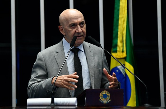 Confúcio Moura aponta alguns motivos que impedem o crescimento do país