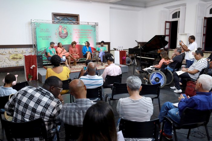 FLICA anuncia programação e confirma presença do baiano Tiganá Santana e da nigeriana Oyèrónk? Oy?wùmí