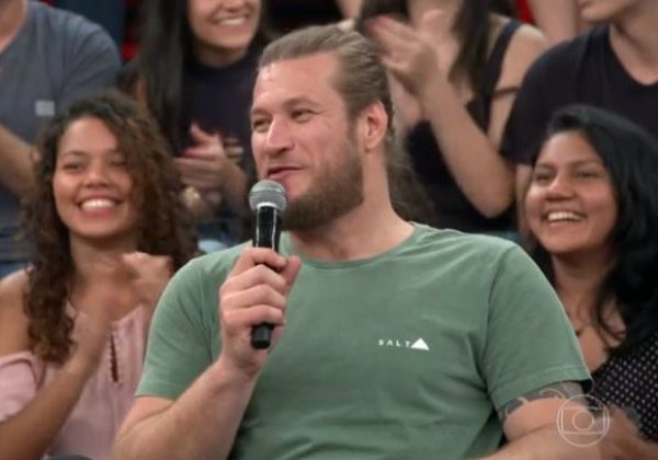 Ex-BBB chama jornalistas de urubus, e cobra esclarecimento de Bruno de Luca sobre Kayky Brito
