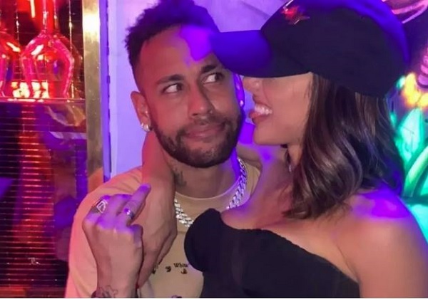 Neymar se manifesta após rumores de que teria amante há meses: ‘Humor do dia’