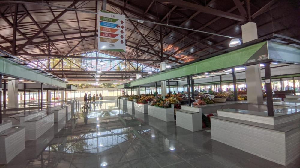 Gestão pública inaugura novo mercado municipal 