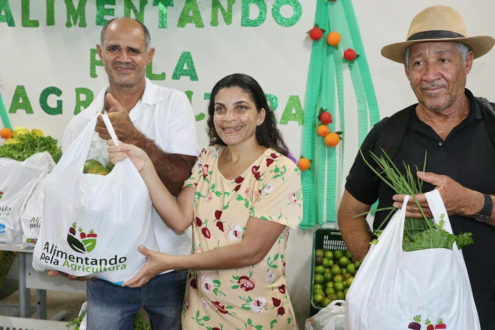 Prefeitura entrega kits com frutas, legumes e hortaliças para famílias em vulnerabilidade social