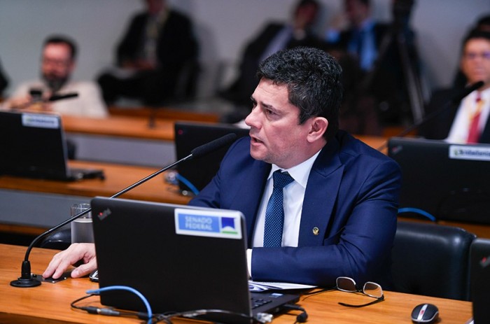 Adiada votação de projeto que protege população LGBTQIA+ em presídios