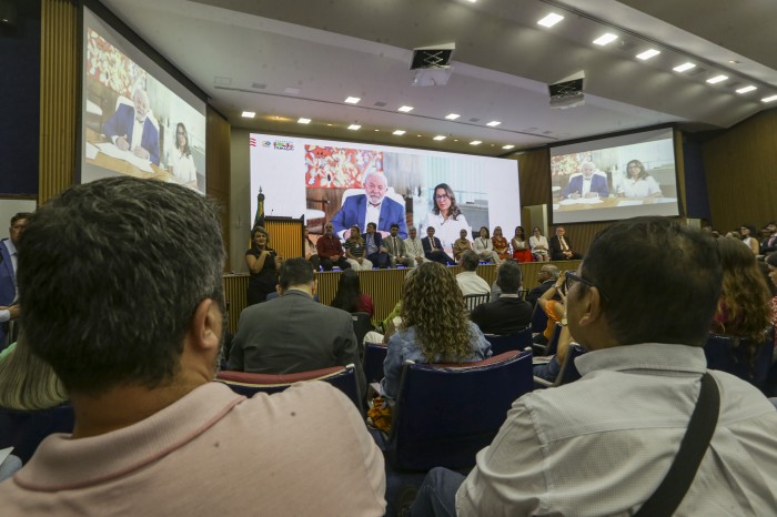 Bolsa Família completa 20 anos alcançando 21,45 milhões de famílias