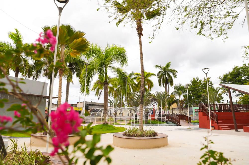 Parada de natal marca reinauguração da Praça Barão Açu da Torre nesta sexta-feira (10)