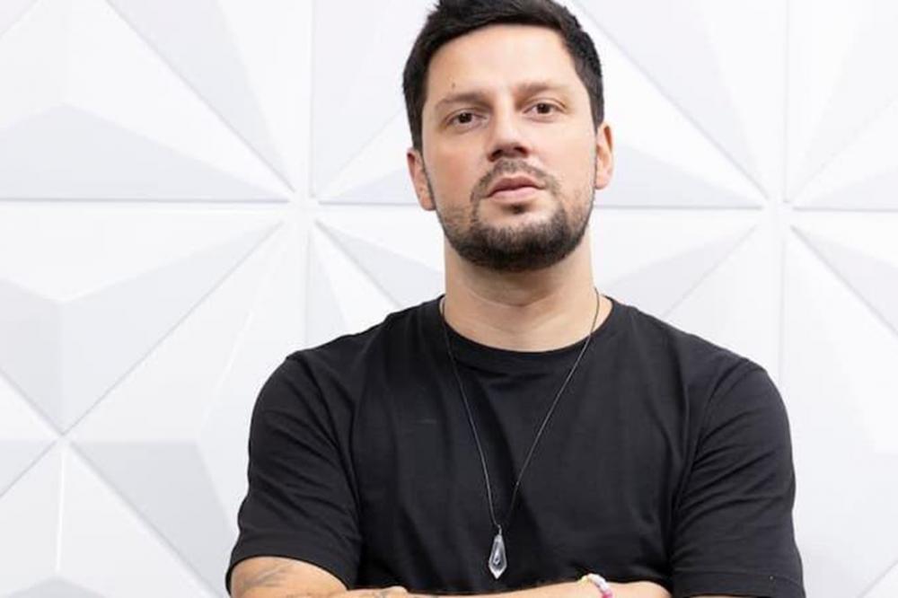 Sertanejo pede indenização após pagar R$ 1 milhão de pensão a filha que não era dele
