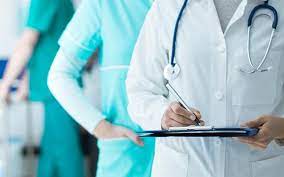 Técnicos de enfermagem e recepcionistas são convocados