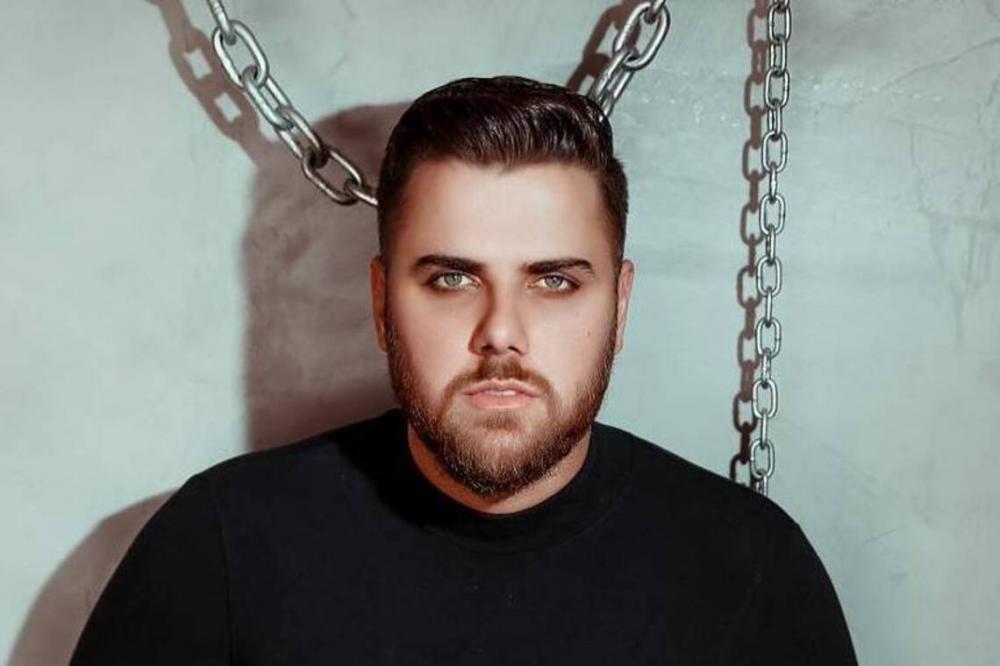 Cantor sertanejo Zé Neto sofre acidente em rodovia de MG e fratura três costelas