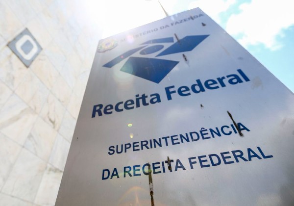 Governo autoriza nomear 697 aprovados para concurso da Receita Federal