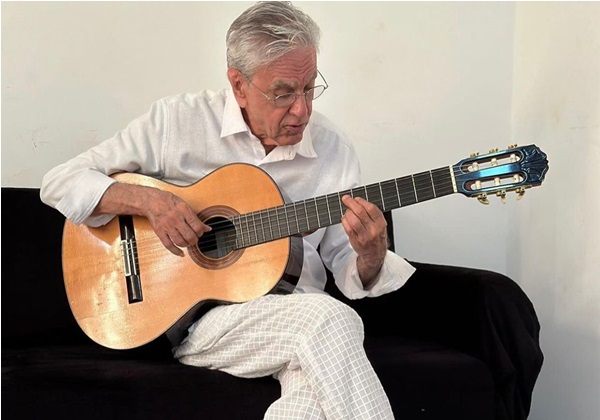 Caetano Veloso faz enquete sobre música que representa o ano dos fãs; confira