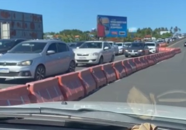 Retorno do pedágio segue congestionado na tarde desta segunda-feira