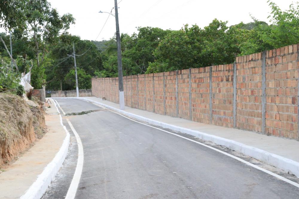 Prefeitura entrega pavimentação asfáltica do Cotovelo, no distrito de Amado Bahia